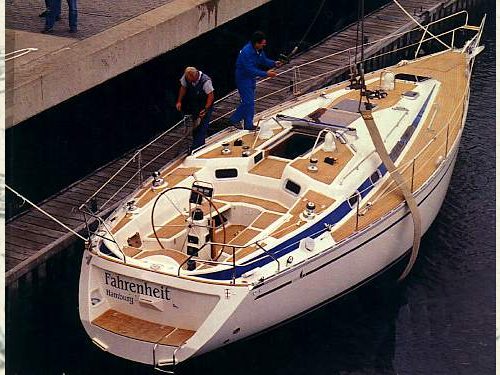 Bavaria 390